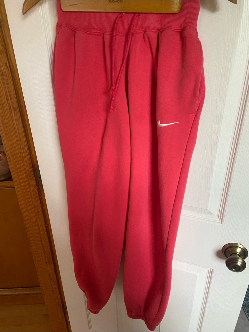 Nike Women’s Pink Fleece Jogger Sweatpants Swoosh Athletic Lounge Pants Large - Picture 1 of 4